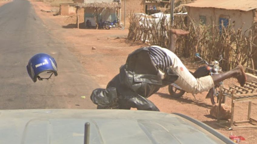 Un motociclista atropellado por el carro de Google es la imagen más brutal encontrada por un streamer en Maps