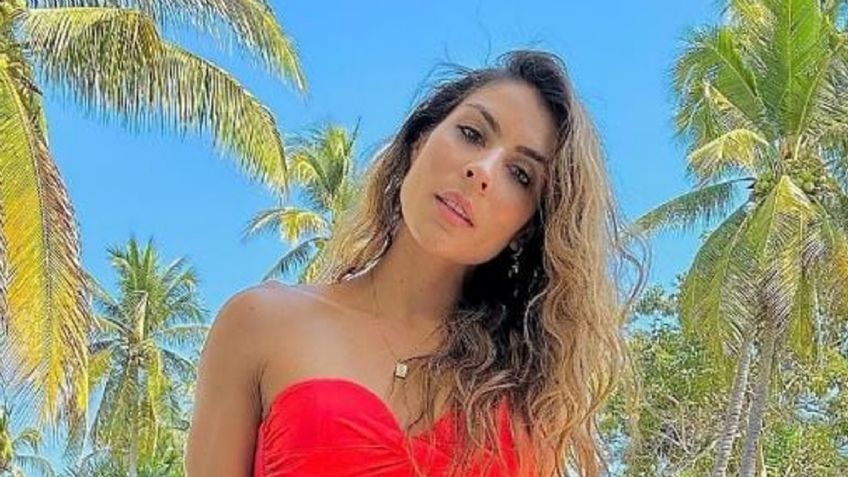 María León se suma a la tendencia de los microbikinis bicolor y estilo boho chic