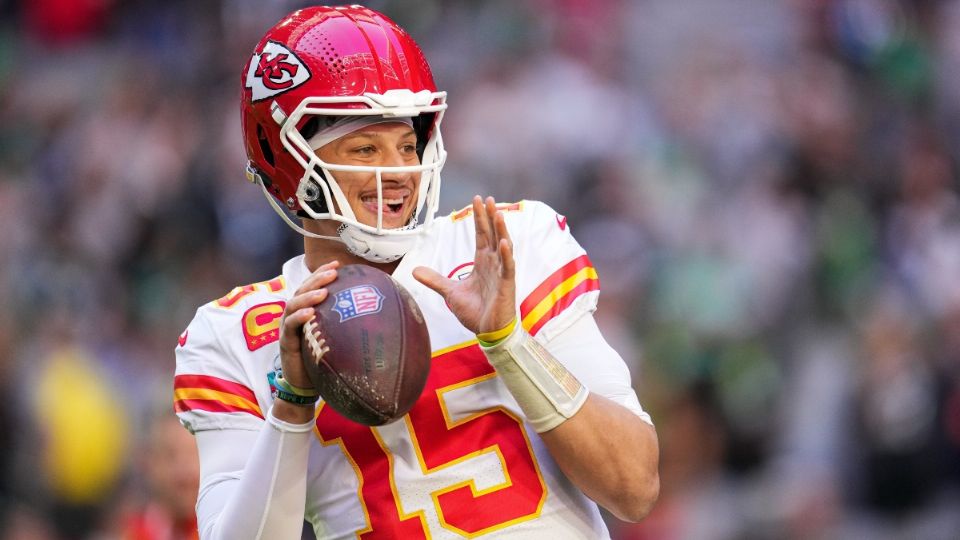 Mahomes rápidamente consiguió su primer anotación del juego, con un certero pase a su ala cerrada Travis Kelce