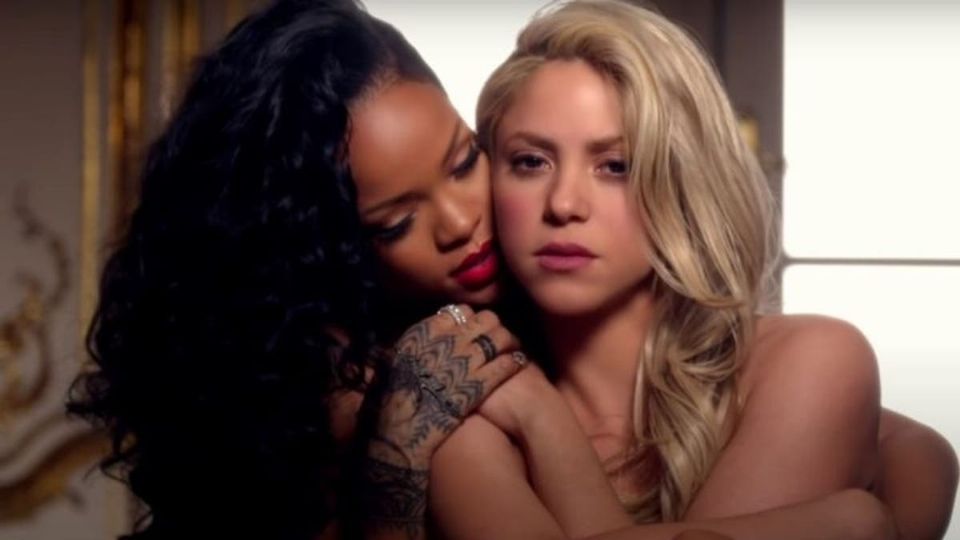 Shakira y Rihanna durante el video de su canción juntas 'Can’t Remember to Forget You'.