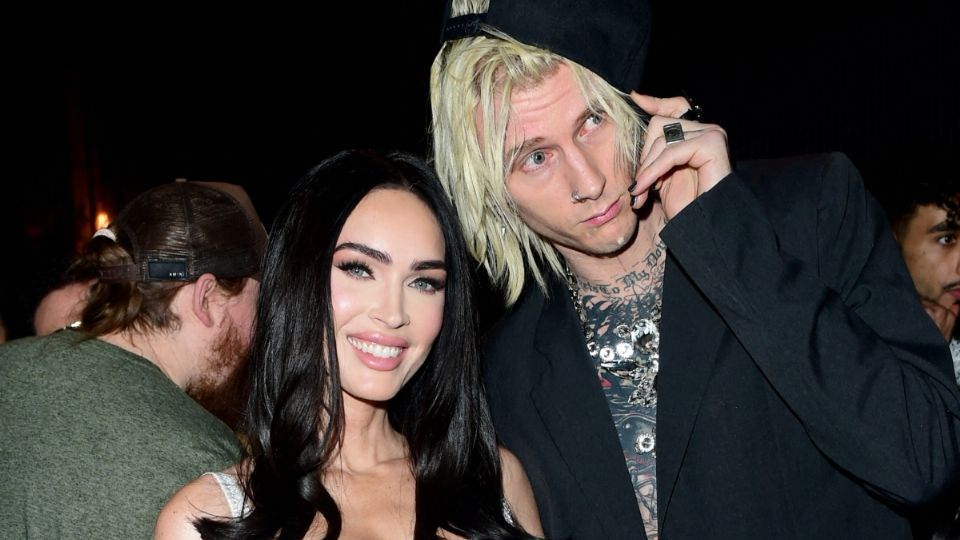 Captan a Megan Fox y Machine Gun Kelly juntos en románticas vacaciones para salvar su relación