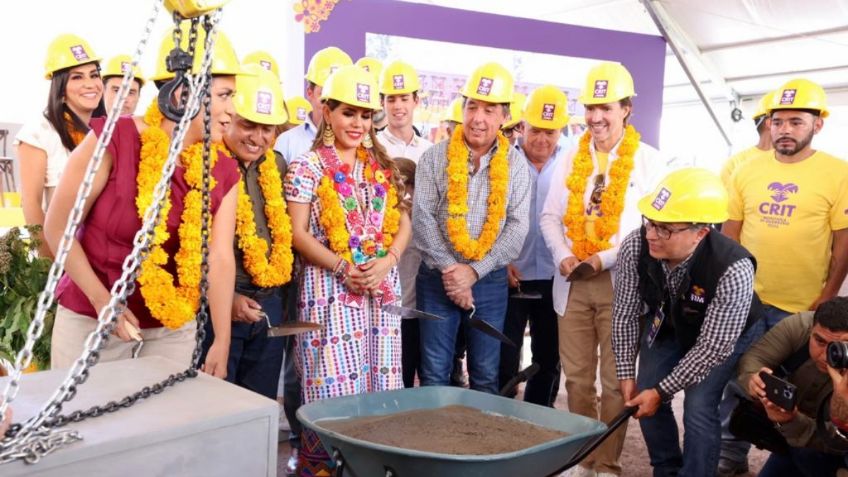 Autoridades de Guerrero colocan la primera piedra del CRIT de la Montaña de Tlapa