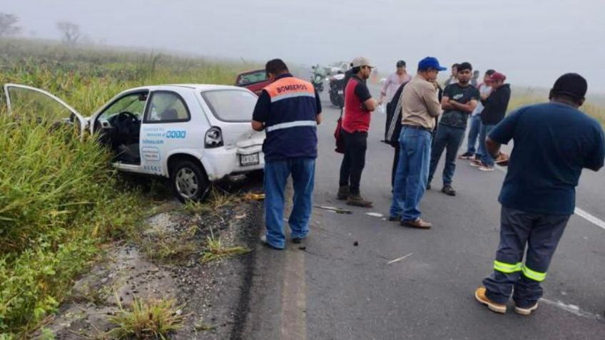 Niebla en Veracruz provoca megacarambola: 18 vehículos chocaron y 8 personas se lesionaron