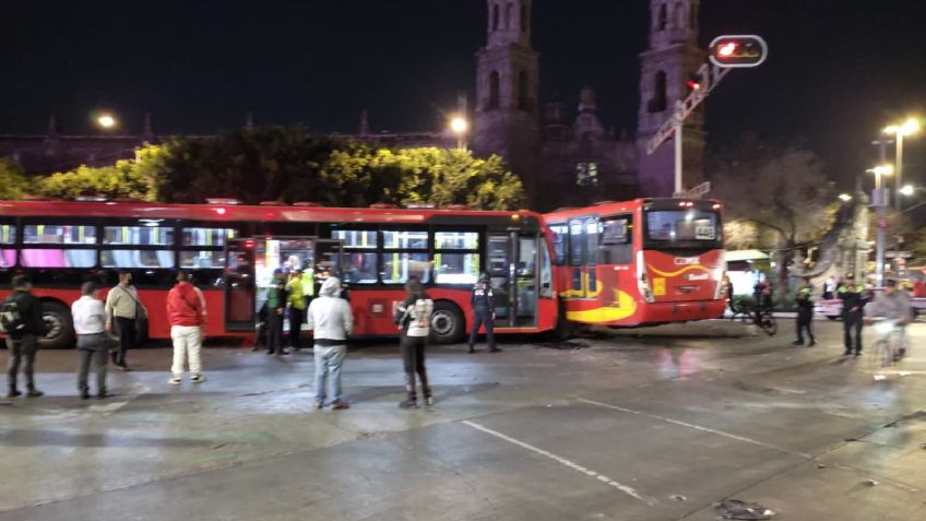 Chocan dos unidades del Metrobús en Reforma e Hidalgo: hay 20 lesionados