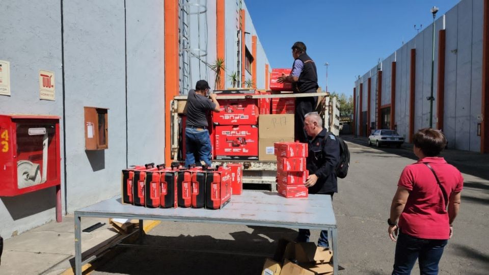 En la entrega-recepción participaron miembros de la Comisión Mixta de herramientas y equipo de trabajo