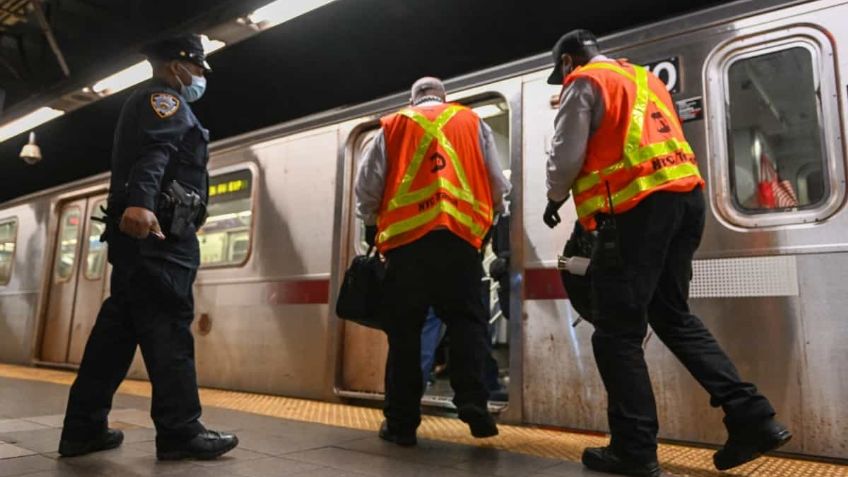 Un hombre murió arrastrado por el Metro en NY: la correa de su perro se atoró en las puertas