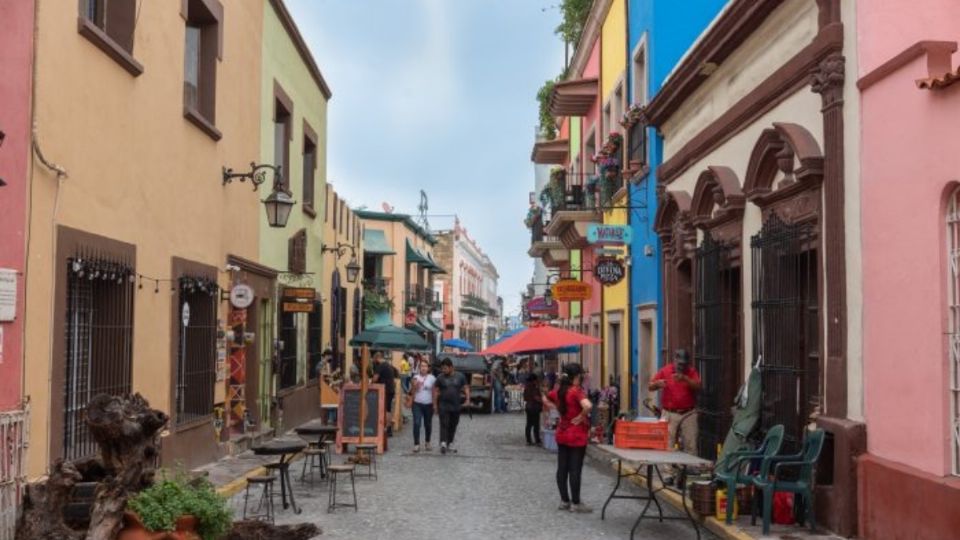 El Barrio Antiguo de Monterrey frente a la Macroplaza y a un costado de la Catedral, en el corazón de la ciudad.