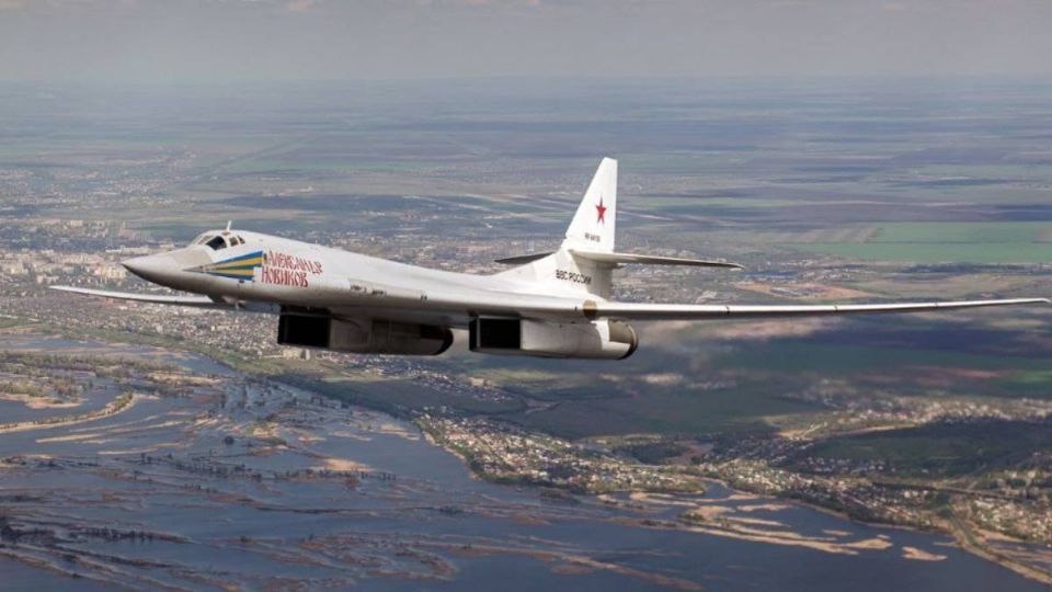 El bombardero Tu-160 voló en territorio británico cerca de Noruega.