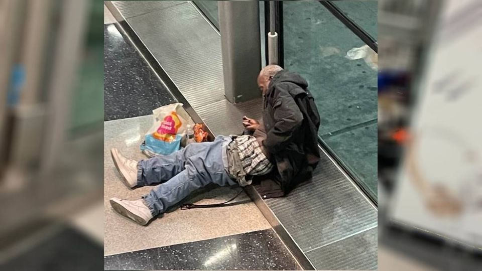 Hay campamentos de indigentes en el aeropuerto en Chicago.