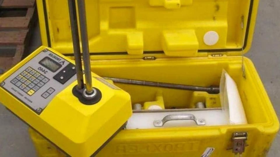 Se perdió una caja de color amarillo de la marca Troxler, que es un decímetro nuclear que se emplea en la industria de la construcción