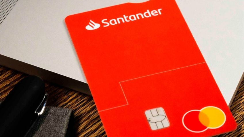 Emite Santander tarjetas de PVC reciclado