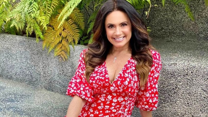 Penélope Menchaca: 4 mini vestidos de primavera que la confirman como la más bella a sus 54 años