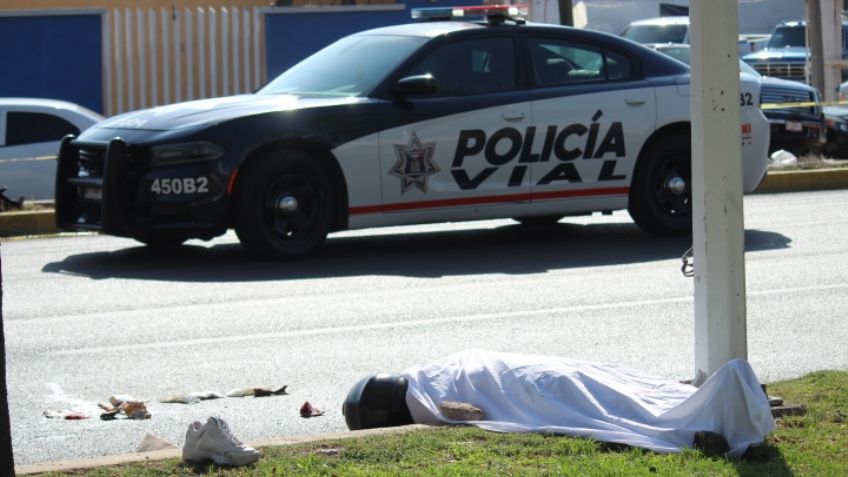 Muere motociclista tras estrellarse contra un poste de concreto