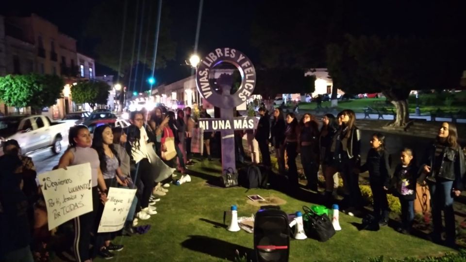 Todos los presentes se tomaron de la mano para finalizar esta actividad