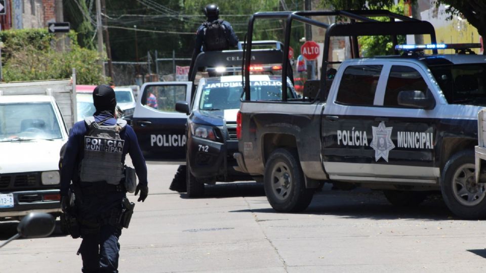 Al sitio arribaron elementos de diferentes corporaciones de seguridad, entre las que destacaron policías municipales y elementos del Ejército Mexicano