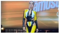 Manelyk González utiliza atuendo tipo Power Rangers, pero a su estilo y roba todas las miradas