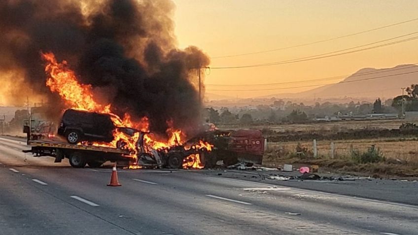 Caos en la México-Querétaro: chocan 3 vehículos y se incendian