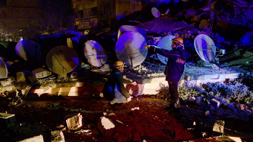 VIDEO: el estremecedor momento en que se derrumba un edificio tras el nuevo terremoto en Turquía