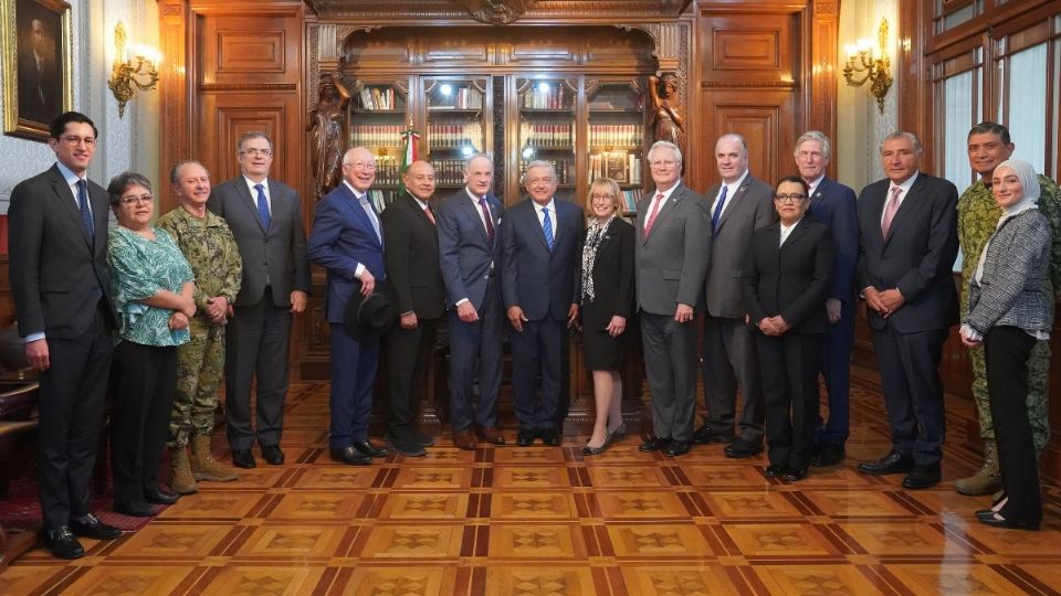 Acompañaron al presidente las secretarias de Seguridad y Protección Ciudadana, Rosa Icela Rodríguez Velázquez y de Economía, Raquel Buenrostro Sánchez