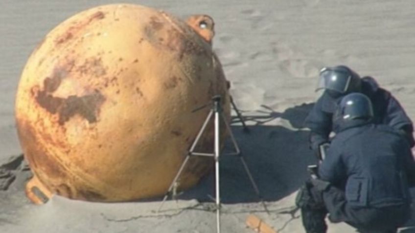 No es una bomba, tampoco un OVNI: difunden nuevos detalles de la "bola de metal" que apareció en playa de Japón