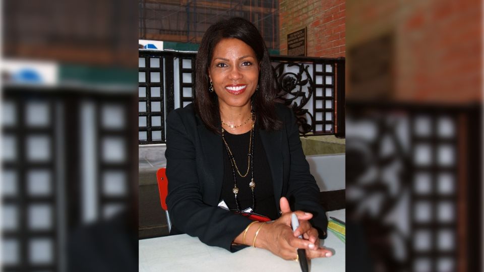 Ilyasah Shabazz, hija de Malcolm X, busca una indemnización de 100 millones de dólares.