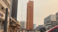 Hombre grafitea "El Palomar", escultura de Luis Barragán que está por inaugurarse