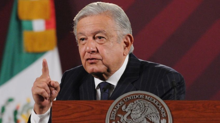 AMLO amaga con negar permisos a Tesla en Nuevo León