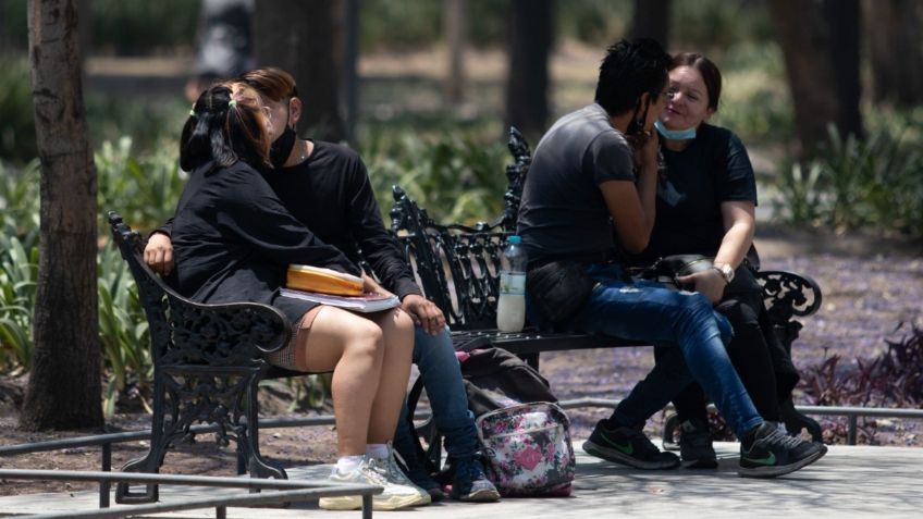 Señas, adrenalina y sexo en público: los secretos de los encuentros casuales en la Alameda