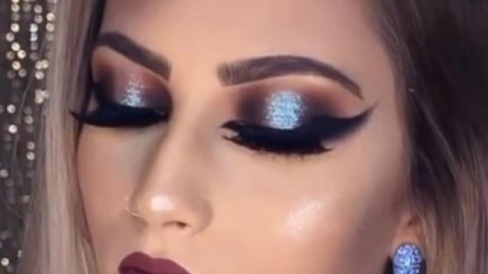 Lúcelo con tu maquillaje de ojos más dramático.