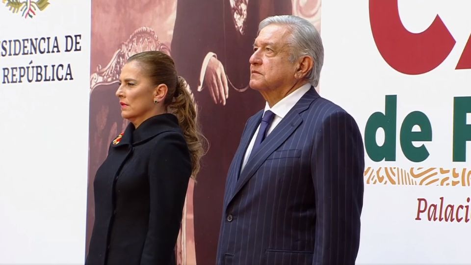 El presidente López Obrador en la ceremonia luctuosa, en Palacio Nacional