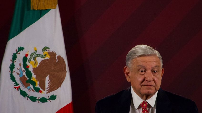 AMLO: la bandera está por encima de intereses partidistas, particulares o poderosos