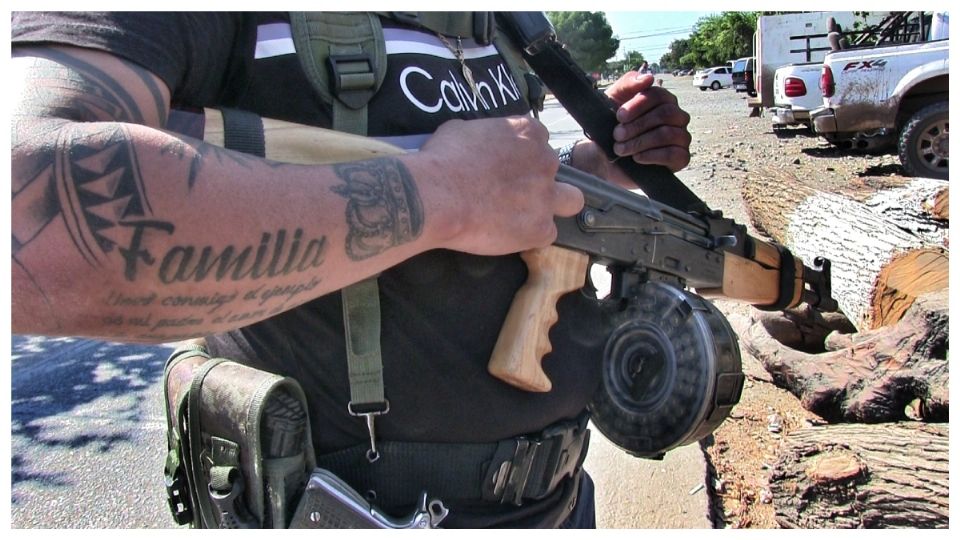 Un grupo vigila desde un cerro cerca de Jalisco. “Aquí seguimos (...) tomar nuestro pueblo, no se va a poder”