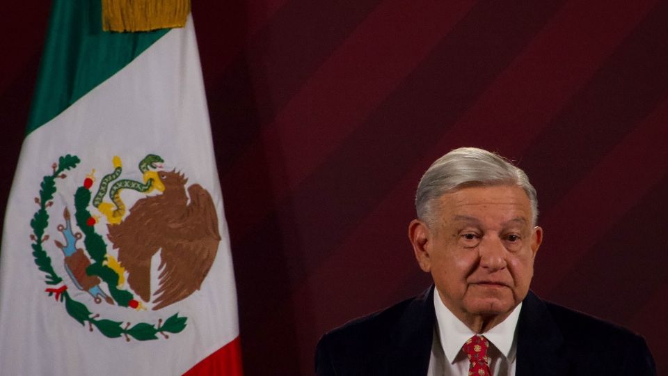 El mandatario señaló que la bandera representa la grandeza de México.