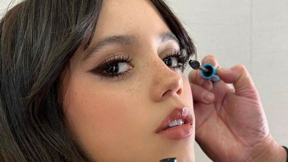 Jenna Ortega posando. Fuente Instagram @jennaortega