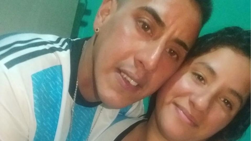 Su pareja la asesinó dentro de su casa, con el niño presente.