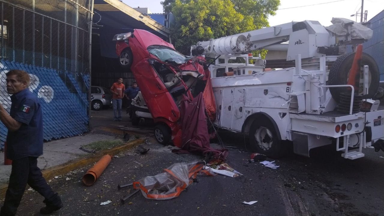 Brutal Accidente En Iztapalapa Niño Muere Arrollado Tras Choque Entre Una Grúa Y Dos Autos El 6917