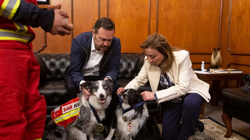 El gobernador reconoció la labor de los rescatistas queretanos y de los binomios caninos.