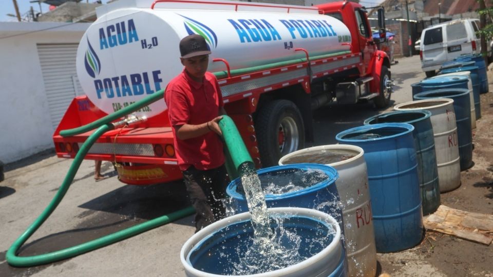 Pipa con agua en Edomex