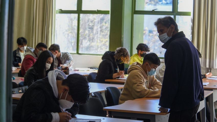 ¿Qué descuentos tienen los maestros y estudiantes al presentar su credencial?