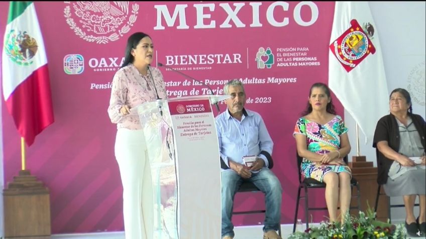 En Oaxaca, derechohabientes reciben tarjeta de Pensión para Bienestar de Personas Adultas Mayores