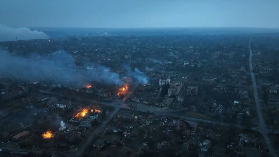 Se registraron combates e incendios en los alrededores de la ciudad.