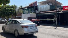 Colima: 2 sujetos arrojan explosivo dentro de un restaurante y lesionan a una persona