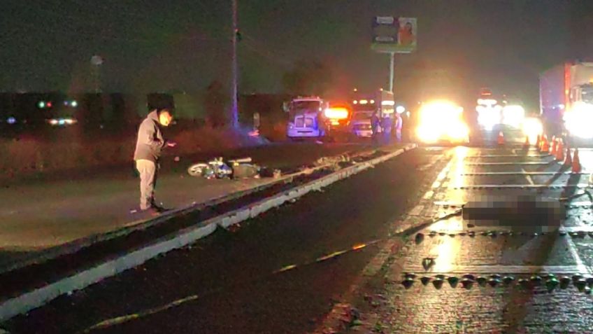 Motociclista termina destrozado tras ser arrollado por tráileres