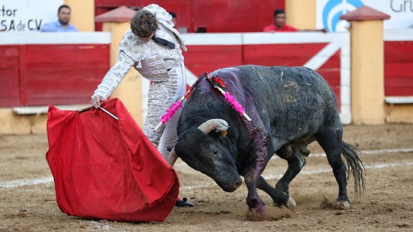 Sí a los toros: "El Payo" y Sergio Flores se reparten triunfo en Texcoco