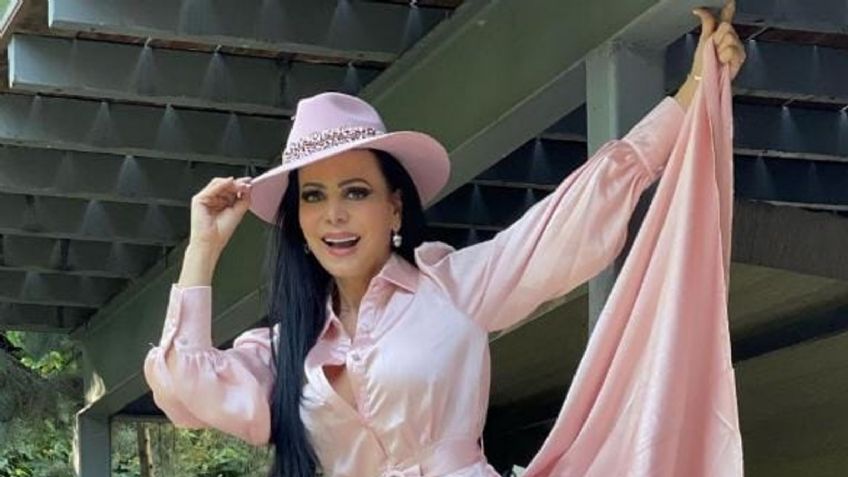 Maribel Guardia impone moda con coqueto minivestido fucsia