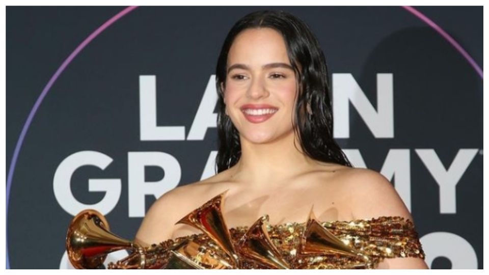 La cantautora, productora musical y actriz, de 30 años de edad es galardonada en los Grammy 2023