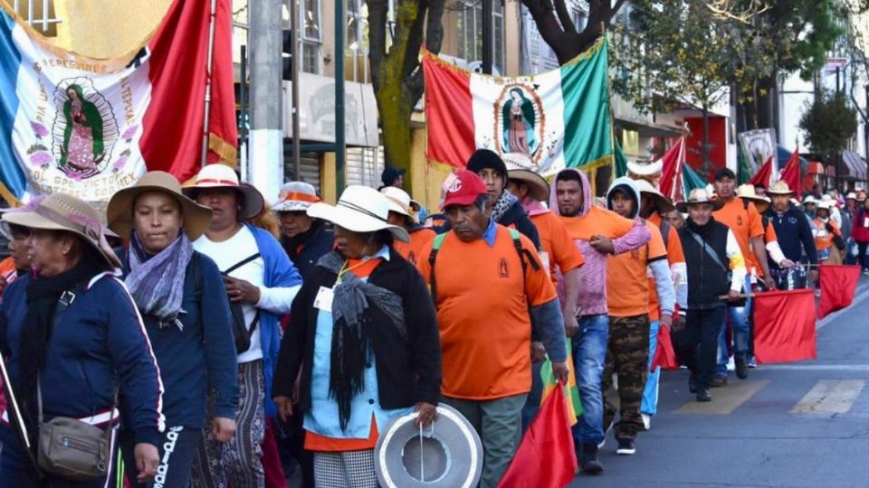 Los fieles hacen el recorrido a pie por 60 kilómetros.