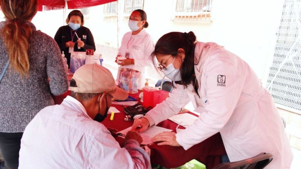 Personal del IMSS apoyando en Ferias del Bienestar