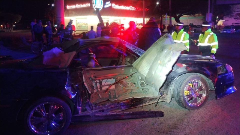 Bomberos estatales llegaron al lugar para liberar al menor y luego subirlo a una ambulancia del ISSEA y trasladarlo al Hospital General de Zona número tres del Seguro Social