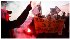 Se agudizan protestas por eventual reforma a la ley de pensiones en Francia